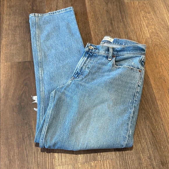 Abercrombie & Fitch Light Wash Distressed Boyfriend Jeans Curve Love Sz 4 - Picture 9 of 11